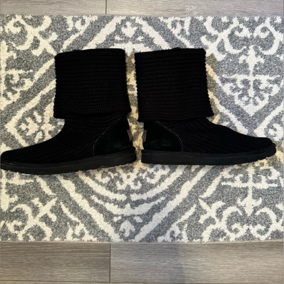 Classic tall Cardy UGGS - Picture 5 of 9